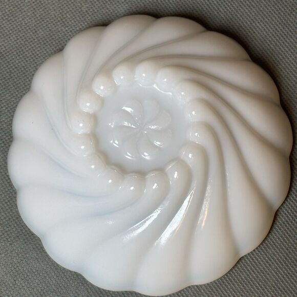Vintage Hazel Atlas Alpine White Swirl Serving Bowl Milk Glass 1950s Opaque - Picture 4 of 7